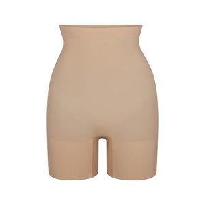NWT Skims Everyday Sculpt High waisted Mid Thigh Short in Clay